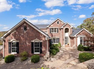 1511 Palisades Rd, Ballwin, MO 63021