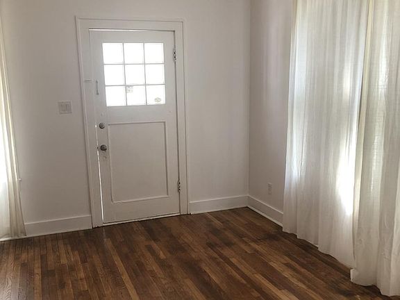 5th image of 215 Devine St