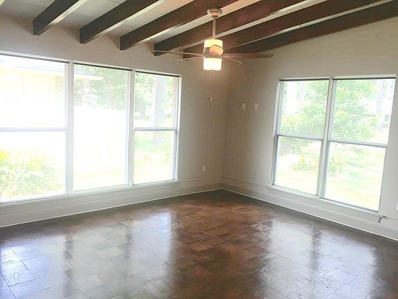 LR open plan plenty of natural light.