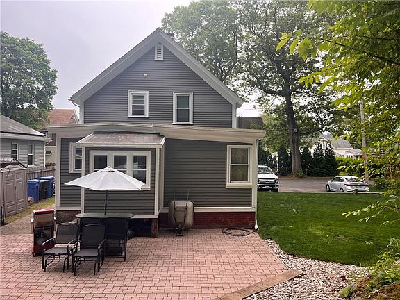3rd image of 25 Earl St