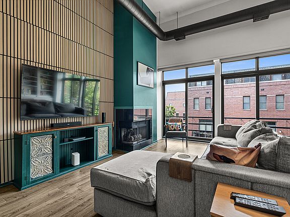 4th image of 1760 W Wrightwood Ave APT 305