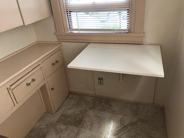 Table up for eating/working nook-