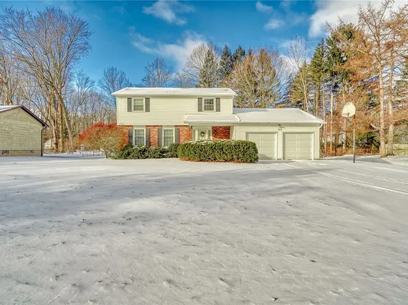 753 S Huckleberry Way, Webster, NY 14580