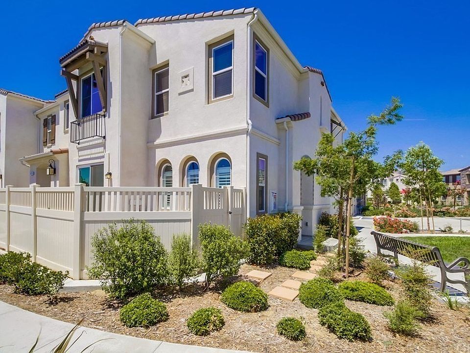 1st image of 44123 Calle Luz