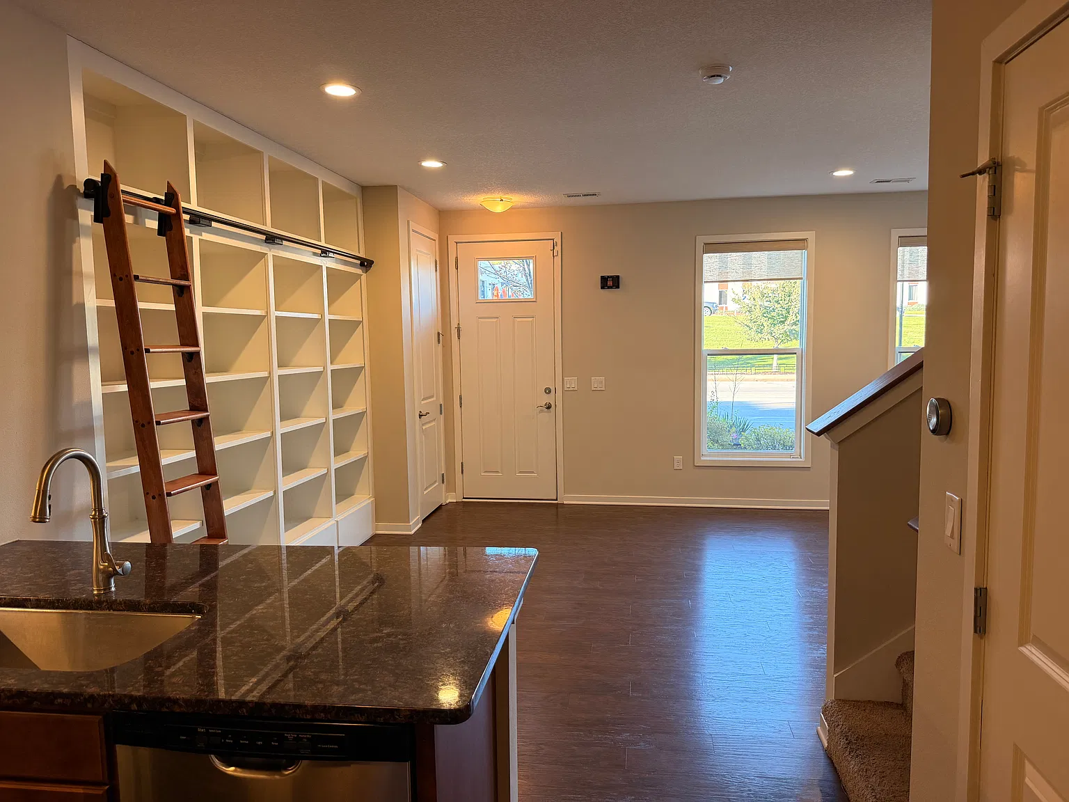 3 bed, 2.5 bath, 1687 sqft, $2,490 — Photo 4
