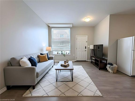 4th image of 105 Cheever St