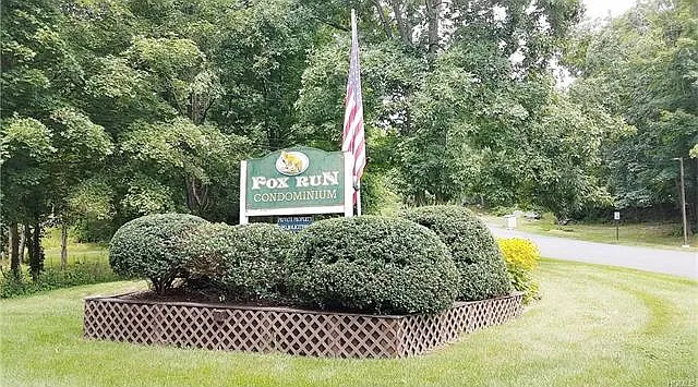 405 Fox Run Lane — Photo 2