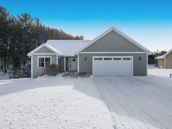 1724 Cardinal Ln, Traverse City, MI 49696