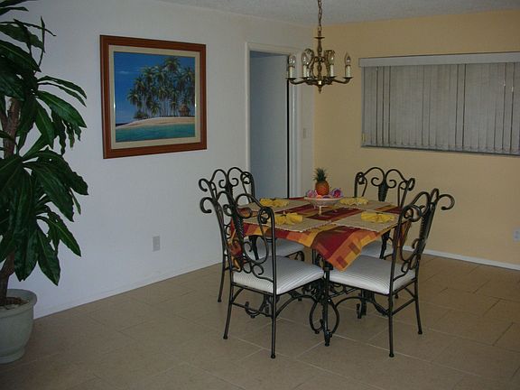 3rd image of 8177 Coachlight Cir