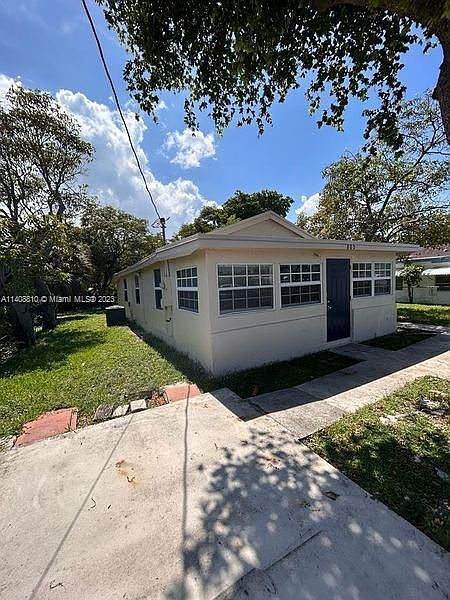 1st image of 805 NW 4th Ave