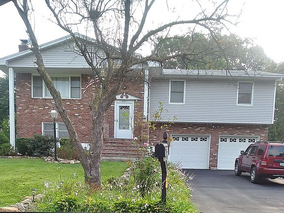 2nd image of 33 Jockey Hollow Dr