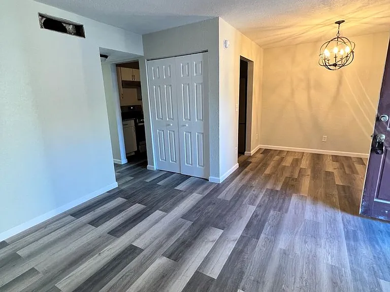 400 El Camino Dr #123 — Photo 6