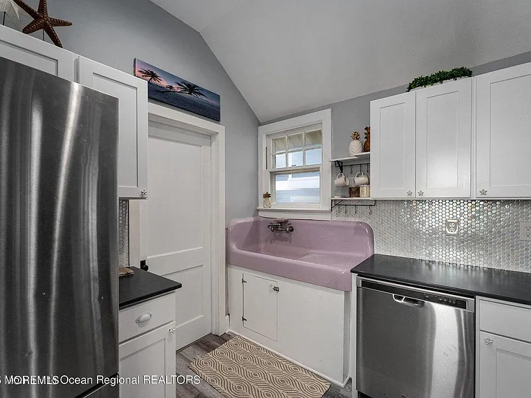 30 M St #SUMMER RENTAL — Photo 13