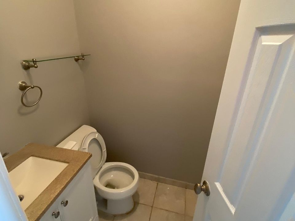 1st image of 39 Meadow Ln Floor 2