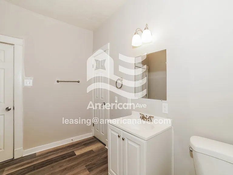 1762105_014_wm_-_bathroom_13428601.jpg