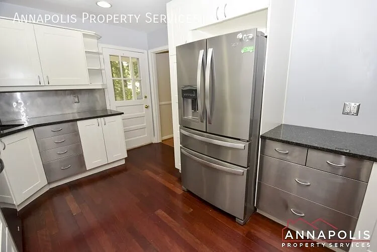 300 s cherry grove ave — Photo 3