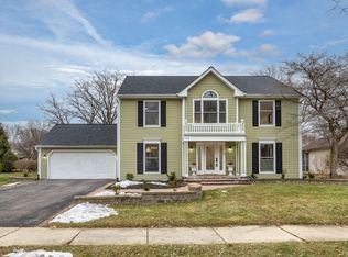 818 Fairwinds Ct, Naperville, IL 60563