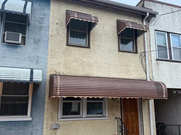 10 W 3rd St, Marcus Hook, PA 19061