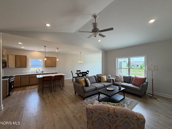 3rd image of 1383 Limerick Ln
