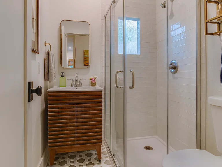 216 N Waverly Dr — Photo 17