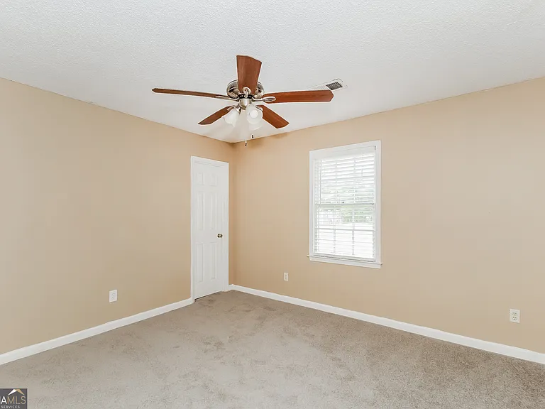 55 Jennifer Ln — Photo 8