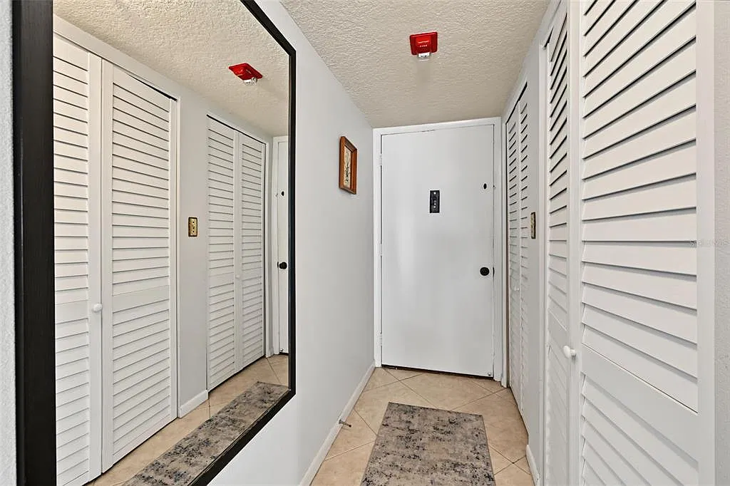 2 bed, 2.0 bath, 1103 sqft, $4,000 — Photo 4