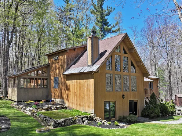 55 Mallard Dr, Becket, MA 01223