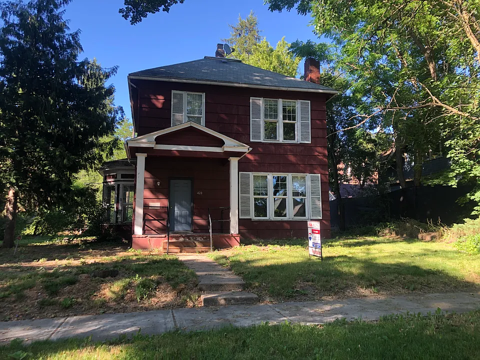 420 NE Campus St