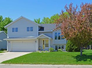 216 Wadsworth Dr, Mankato, MN 56001