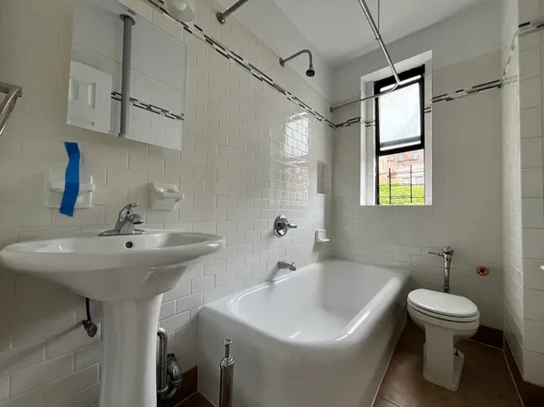 3111 Heath Avenue image 3 of 6