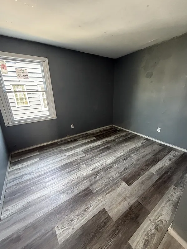 3 bed, 1.0 bath, 879 sqft, $1,250 — Photo 4