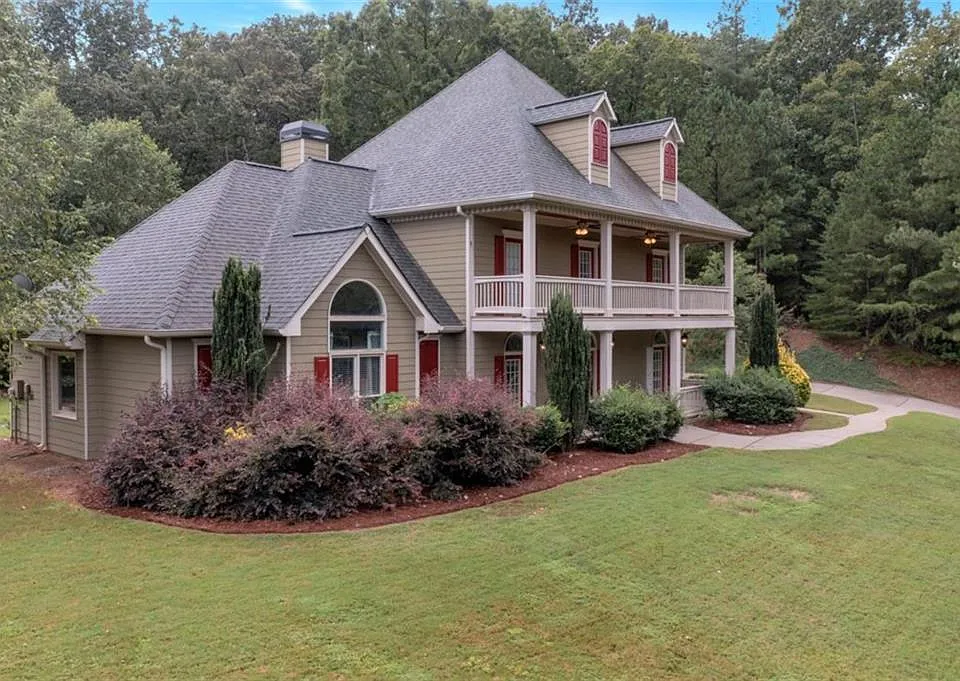 100 Hardwood Ln
