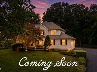 2 Ruffin Ct, Tinton Falls, NJ 07724