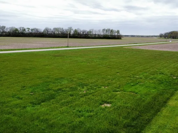 1883 N 2270 East Rd, Watseka, IL 60970