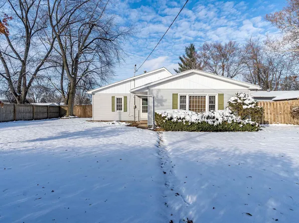 706 E Jackson St, Cuba, IL 61427