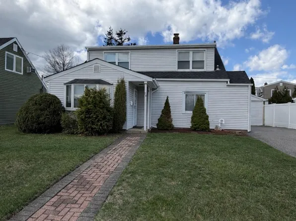 78 Center Lane, Levittown, NY 11756