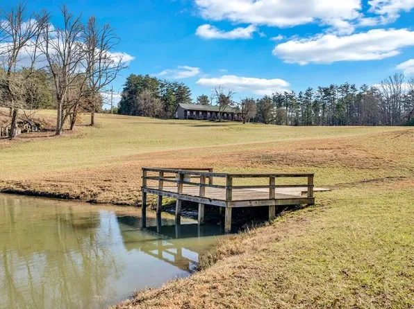 4420 Standing Rock Rd, Deer Lodge, TN 37726