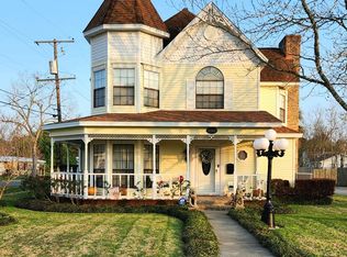 6590 Adams St, Groves, TX 77619