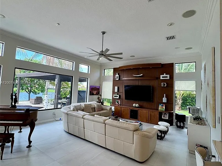 15053 SW 40th St — Photo 11