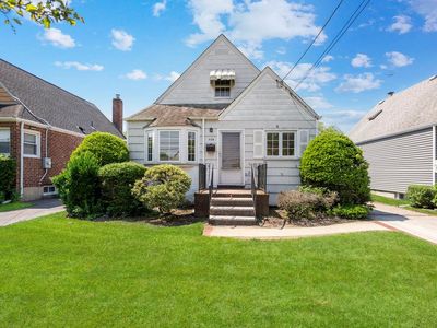 628 8th Avenue, New Hyde Park, NY, 11040