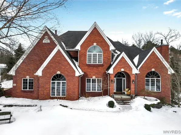 20 Lakeridge South Dr, Orchard Park, NY 14127