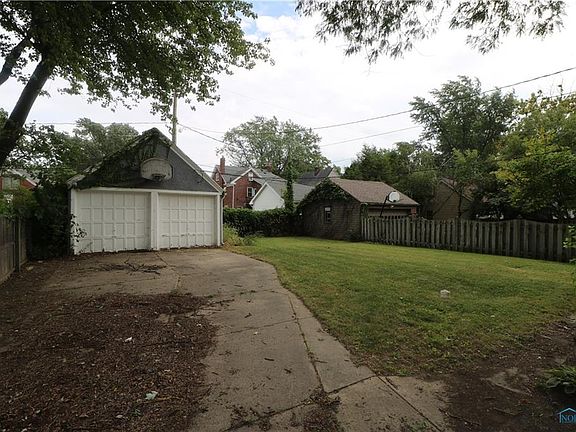 3rd image of 2236 Middlesex Dr