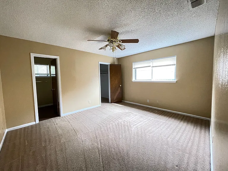 1409 Farhills Dr — Photo 12