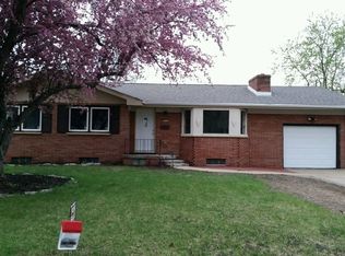 7621 Windsor Dr, Omaha, NE 68114