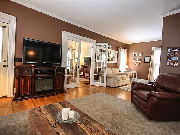 2nd image of 44 Holley St