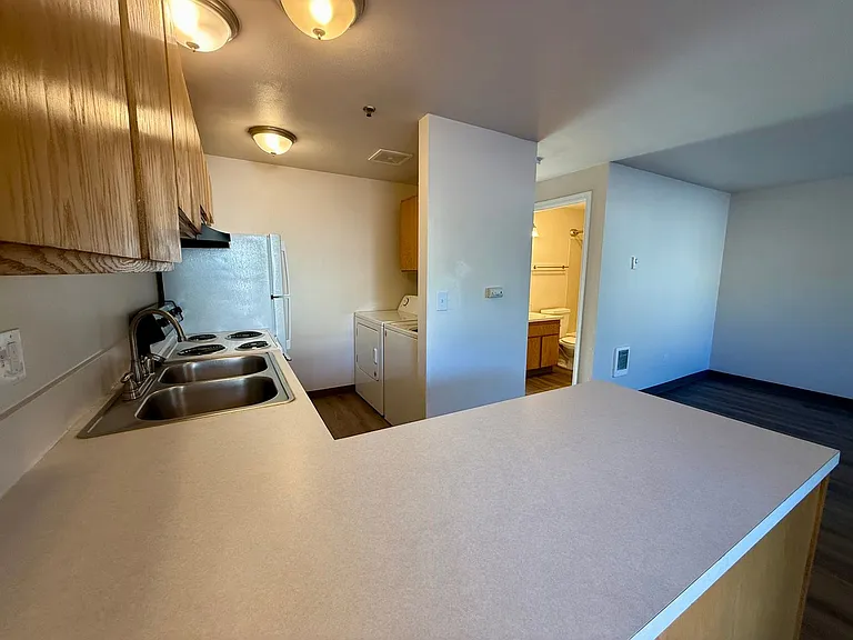 Westwood Park Apartments — Photo 3