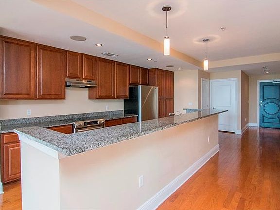 5th image of 1238 E Kennedy Blvd Unit 406