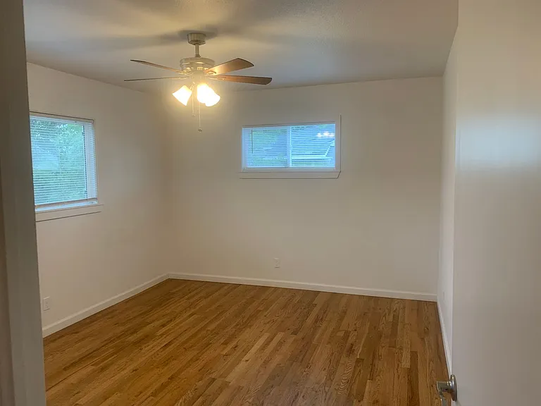 902 Munley Dr — Photo 9