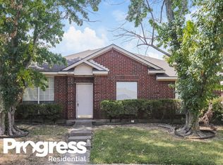 920 Crestwood Dr, Cedar Hill, TX 75104