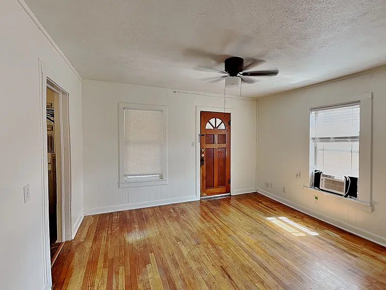 3333 W 5th St — Photo 5